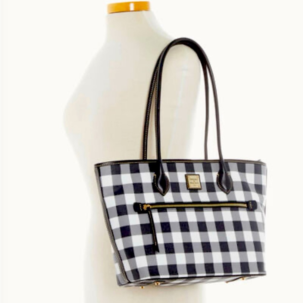 Authentic Dooney & Bourke super cute!!
